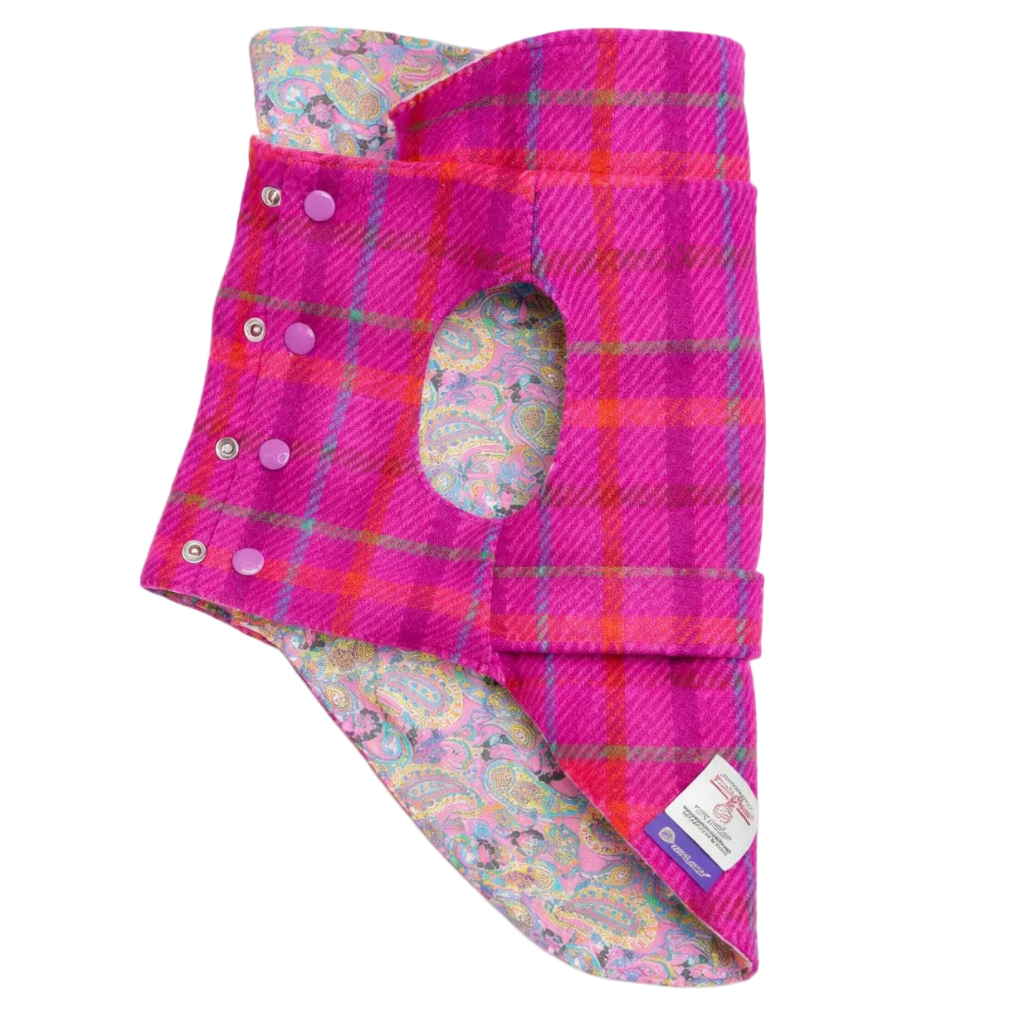 Cappotto per cane Hebrides (fucsia) in lana Harris Tweed® | Dventotto® DixyStore