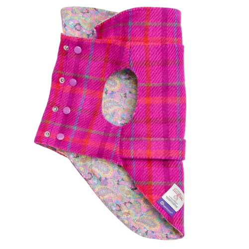 Cappotto per cane Hebrides (fucsia) in lana Harris Tweed® | Dventotto® DixyStore