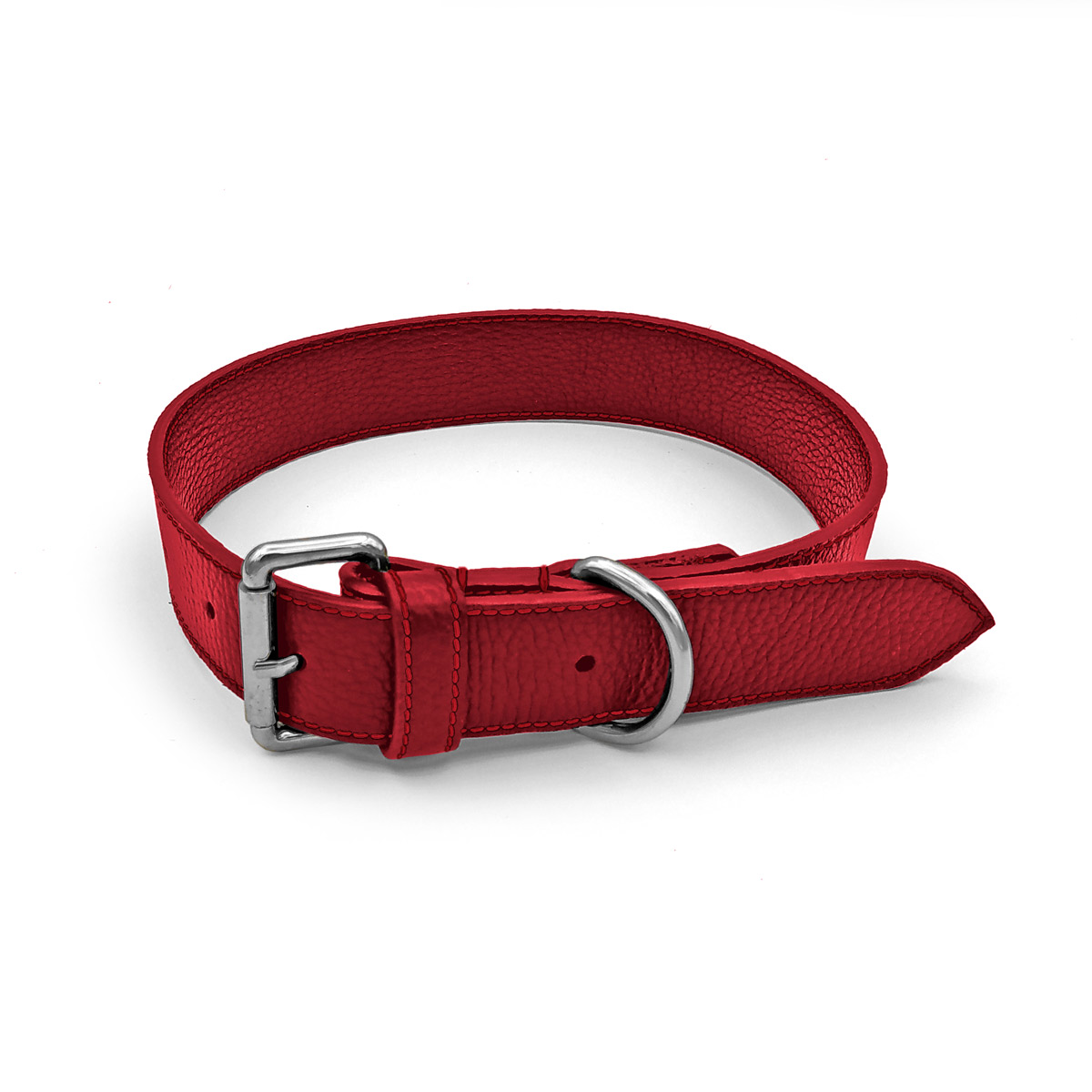 Dog collar made with Italian calf grain leather. It has a D-ring to attach the leash. Luxury accessories from Italy. Worldwide shipping.