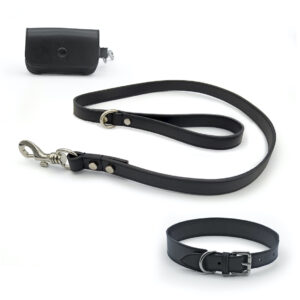 Elegant collar, leash and poop bag set made in vegetable tanned calf leather. Metal parts are in chrome. Black colour.