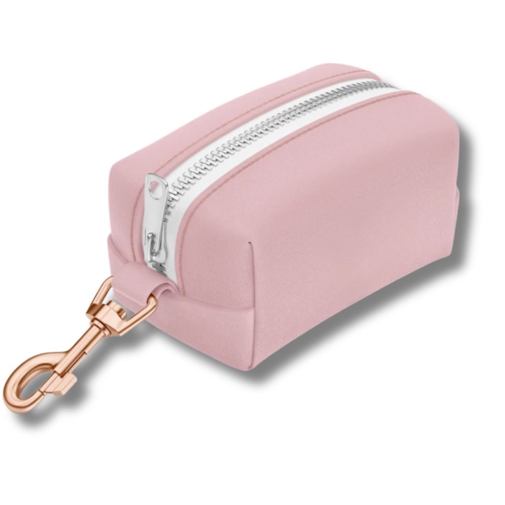 Set pettorina H e guinzaglio cane Spring con stampa floreale rosa in materiale riciclato resistente. Spring dog H harness and leash set with pink floral print made from durable recycled material.