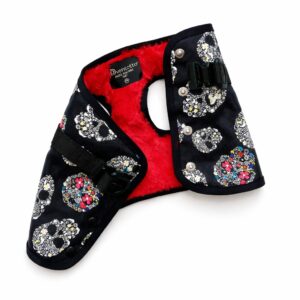 Barboncino con gilet impermeabile per cane “Rebel” con fodera in faux-fur rossa waterproof dog waistcoat “Rebel” with red faux-fur lining