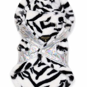 Cappotto per cane Techno puffer olografico con fodera faux-fur zebrata e mantellina removibile. Techno holographic puffer dog coat with zebra faux-fur lining and removable cape.